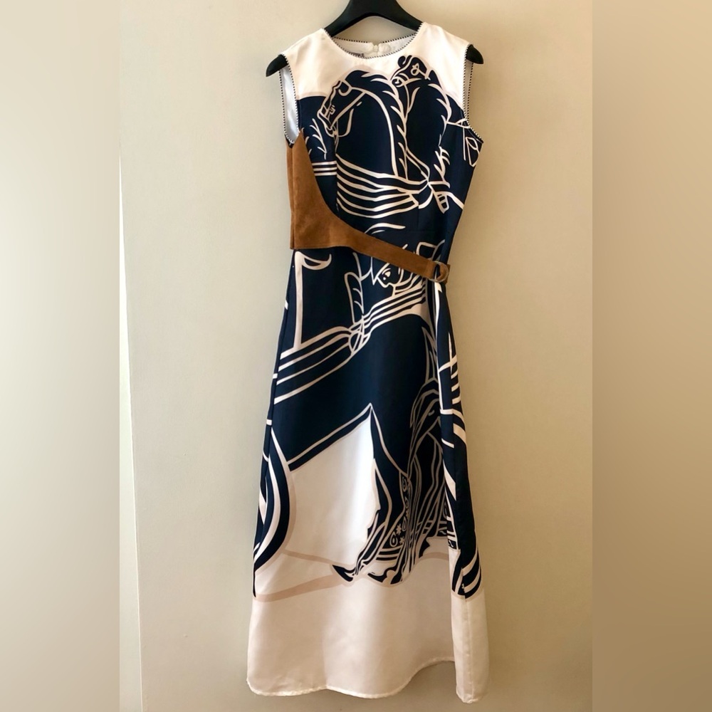 Sleeveless Navy & White Graphic Maxi Dress with Brown Waist Accent
